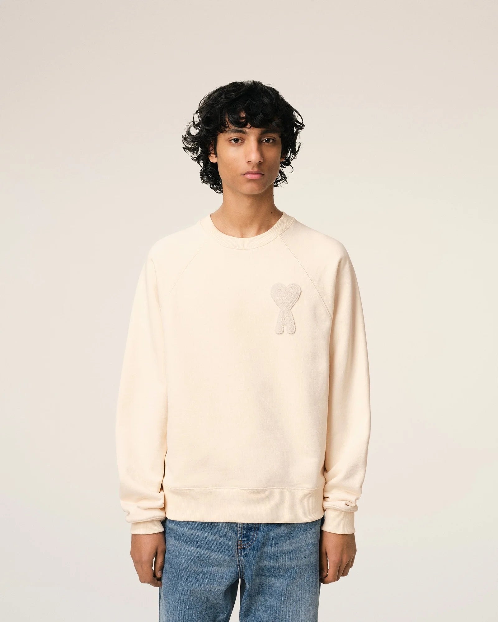 ami-paris-sweatshirt-ami-de-coeur-beige-fw25-USW055-747-136