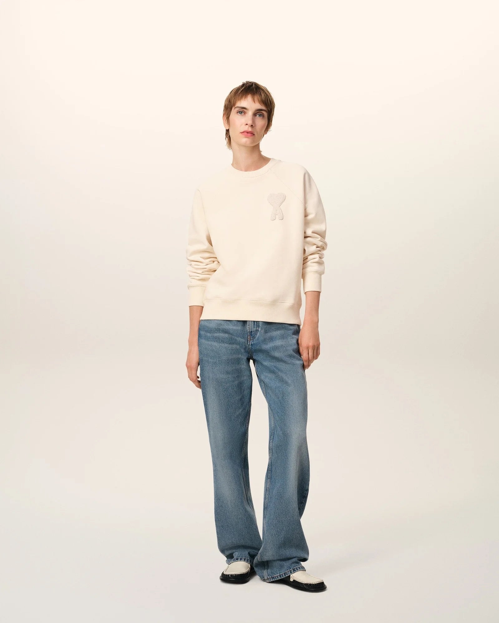 ami-paris-sweatshirt-ami-de-coeur-beige-fw25-USW055-747-136