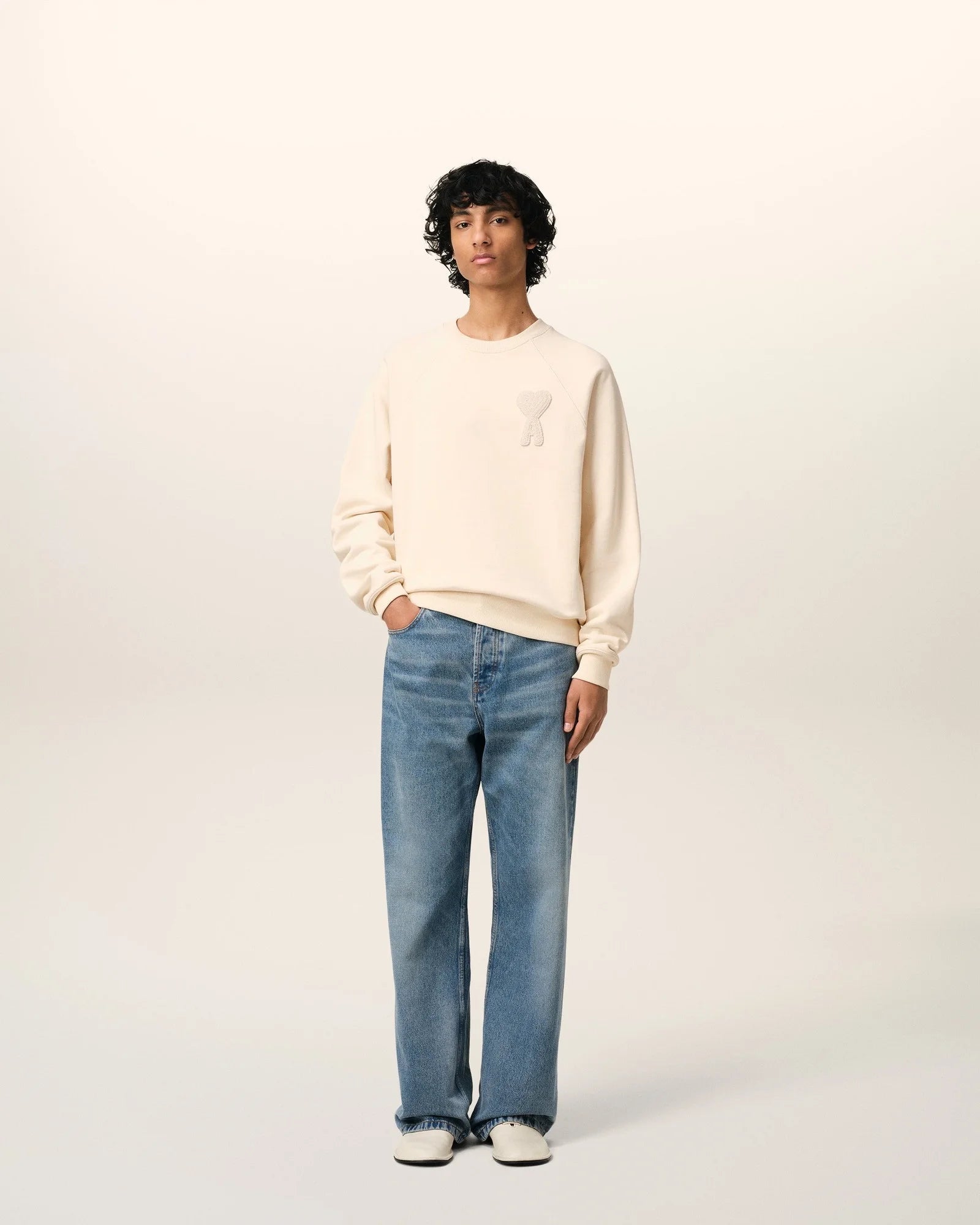 ami-paris-sweatshirt-ami-de-coeur-beige-fw25-USW055-747-136