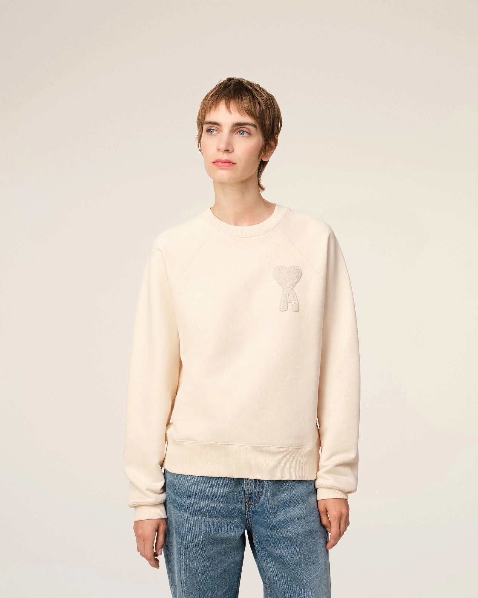 ami-paris-sweatshirt-ami-de-coeur-beige-fw25-USW055-747-136