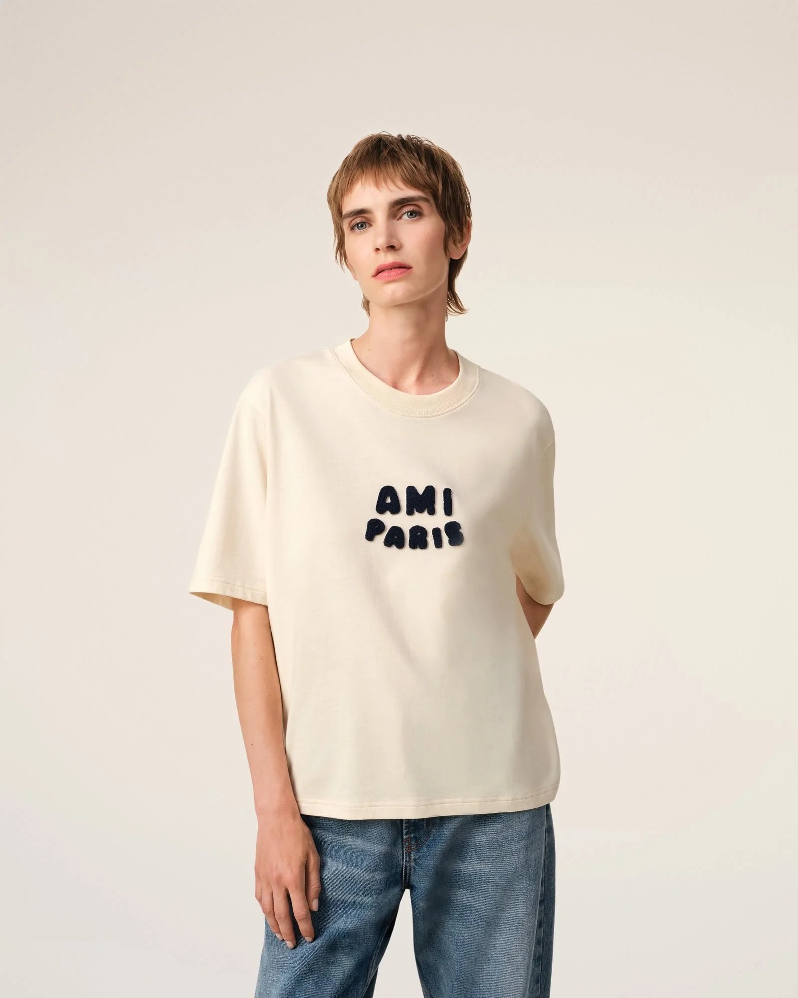 ami-paris-t-shirt-ami-de-coeur-beige-ss25-UTS075-726-136