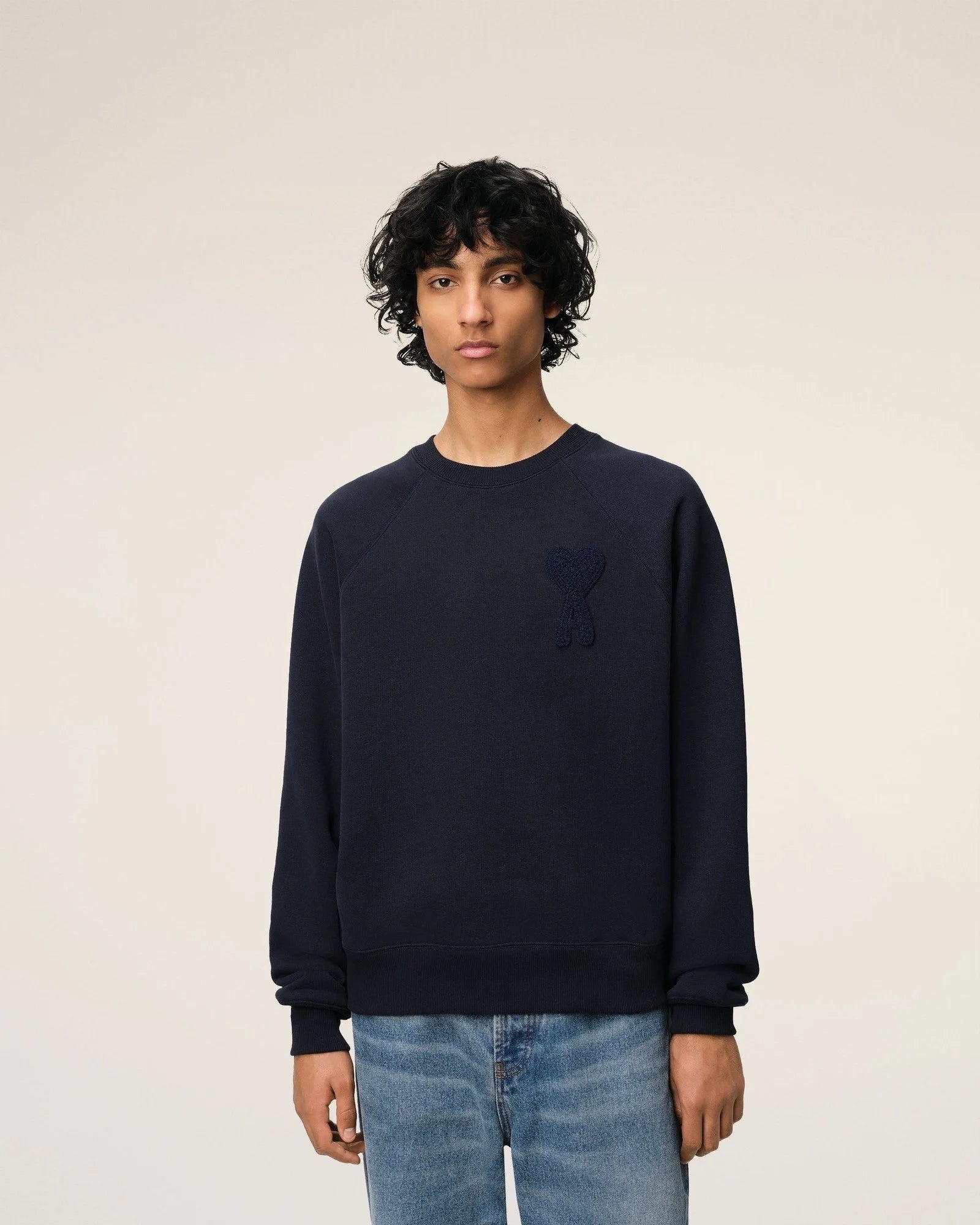 ami-paris-sweatshirt-ami-de-coeur-navy-fw25-USW055-747-4011