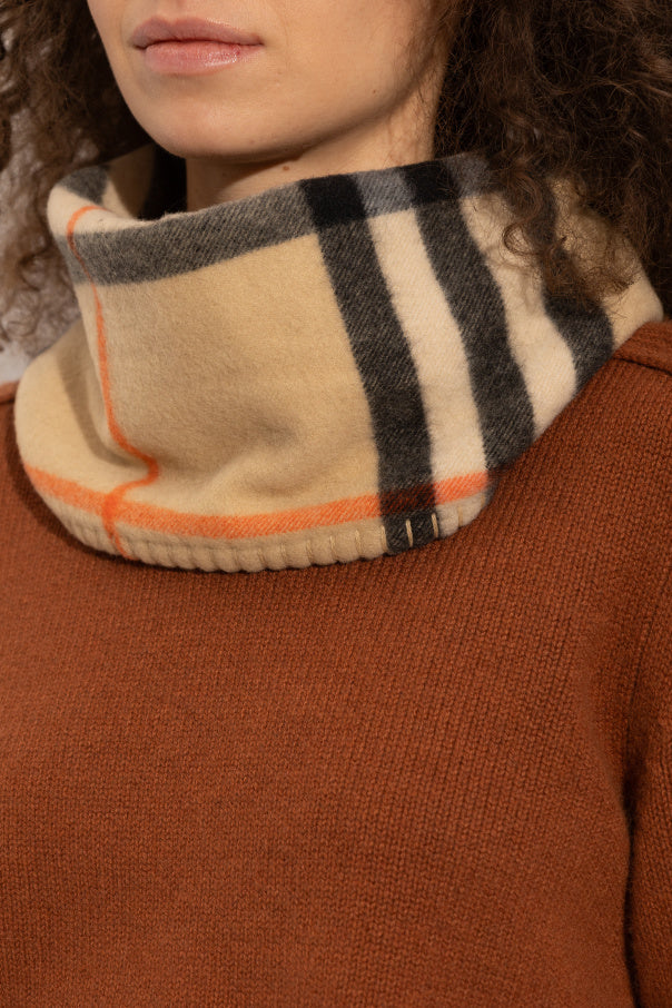 Burberry
Burberry beige Checkered turtleneck
