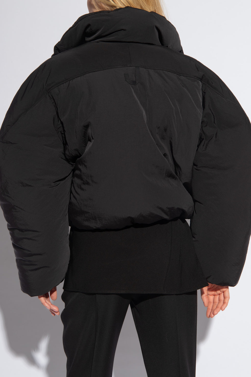 Jacquemus BLACK ‘Caraco’ puffer jacket 241CO049 1320-990