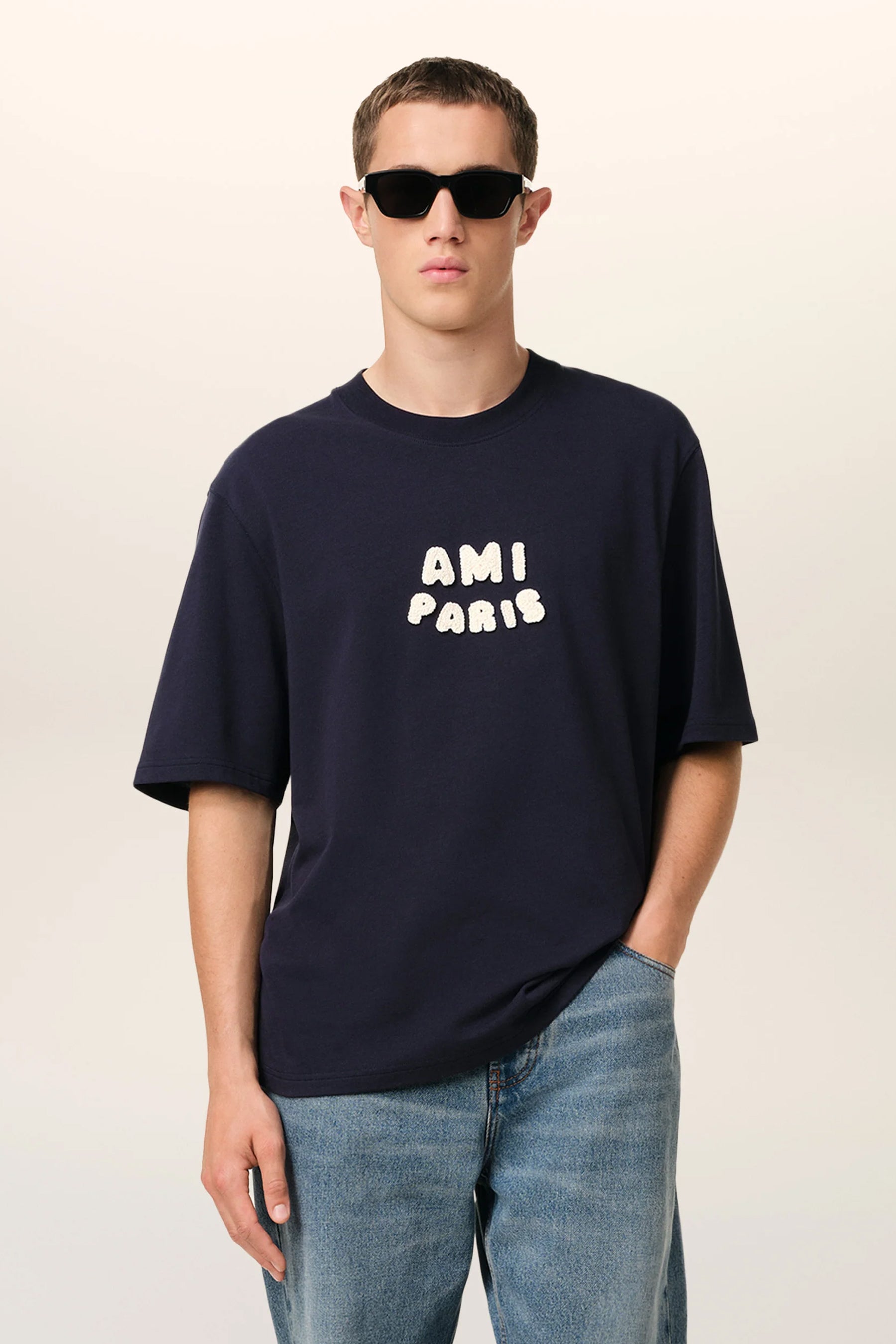 ami-paris-t-shirt-ami-de-coeur-navy-ss25-UTS075-726-4011