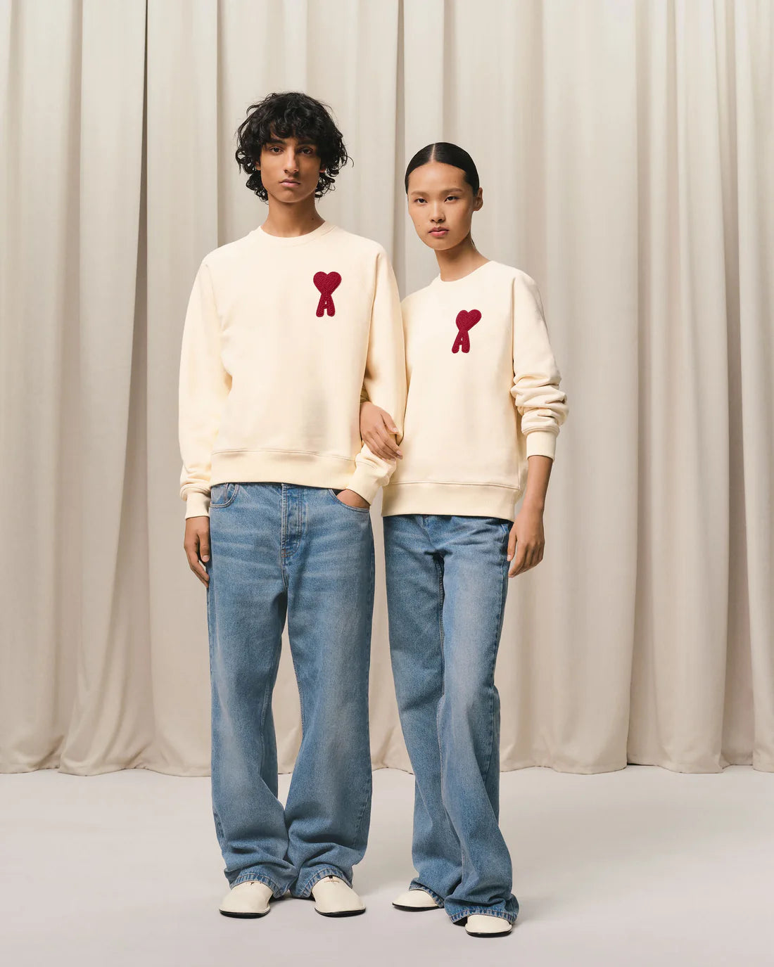 ami-paris-sweatshirt-ami-de-coeur-beige-fw25-USW065-747-136