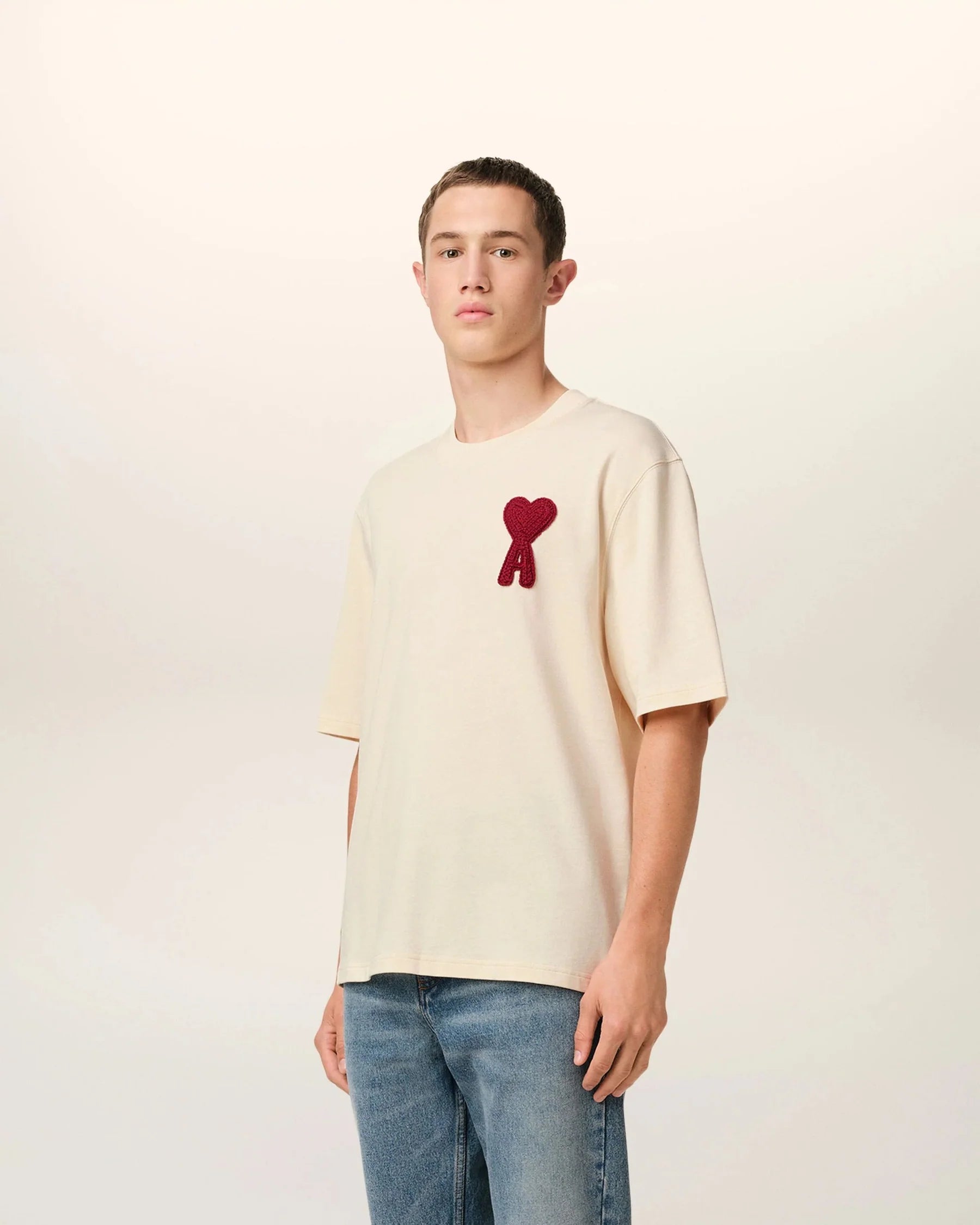 ami-paris-t-shirt-ami-de-coeur-beige-ss25-HTS065-726-136