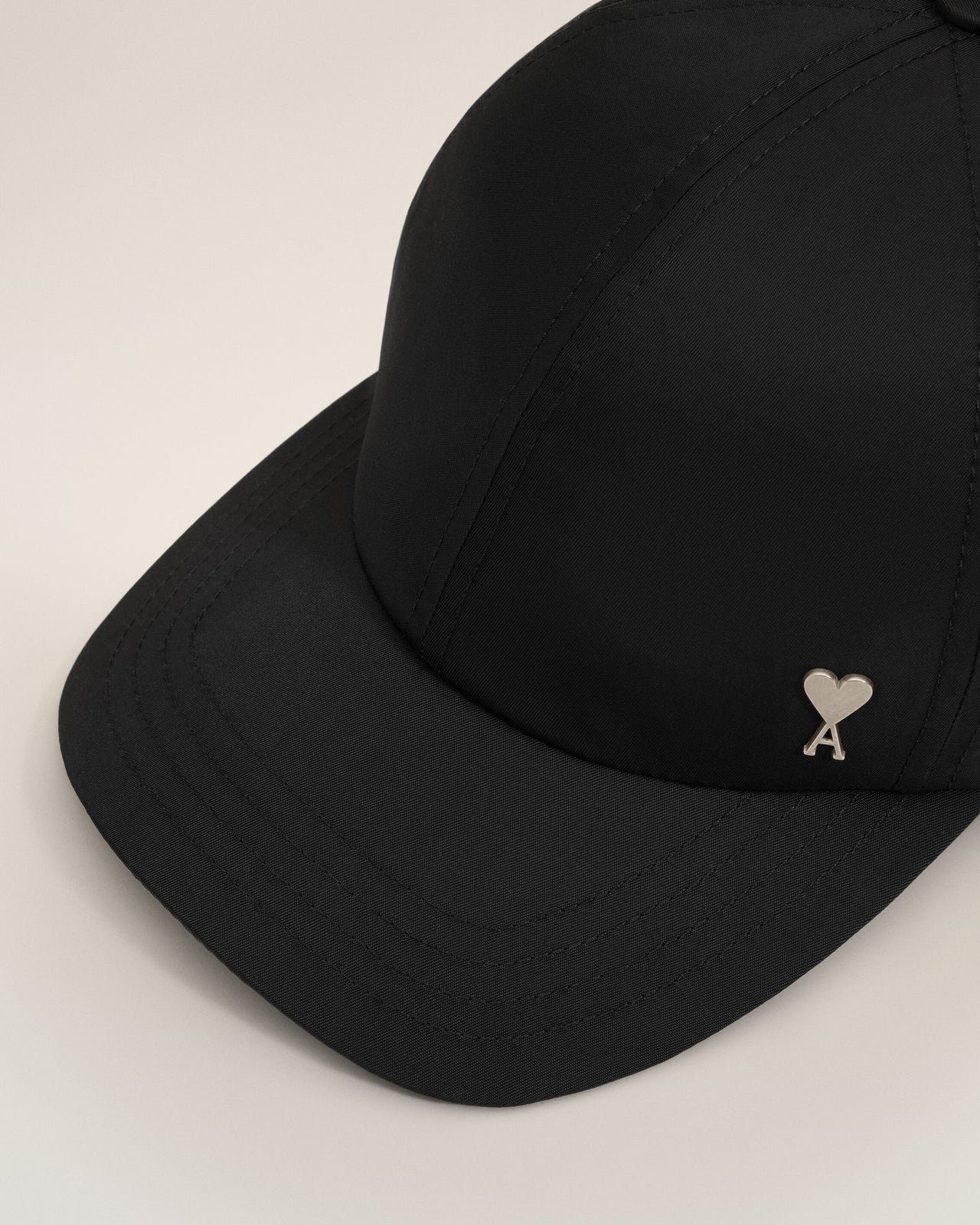 ami-paris-cap-ami-de-coeur-black-fw25-UCP023-PA0007-001