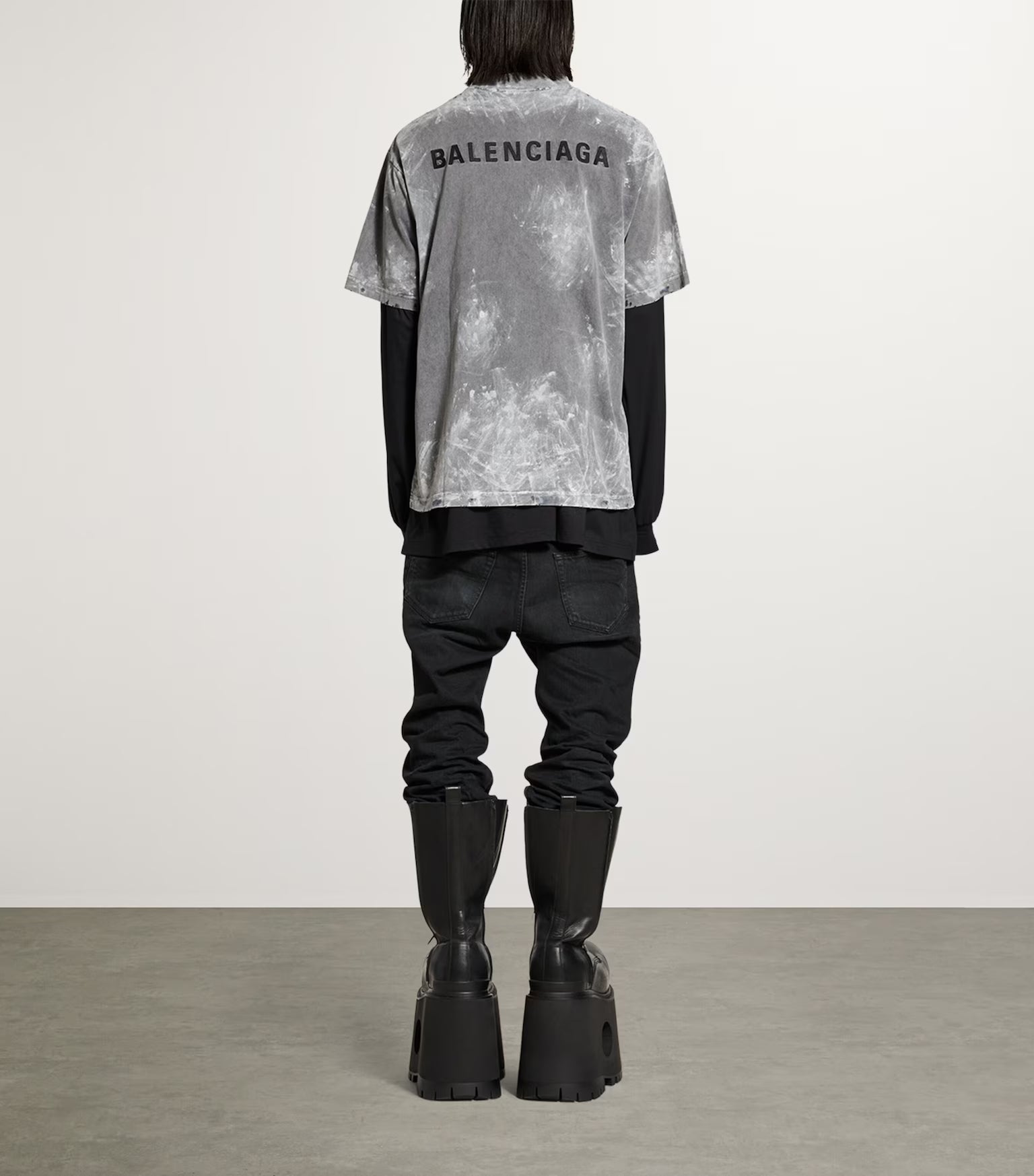 balenciaga-distressed-logo-t-shirt-764235TRVI88499